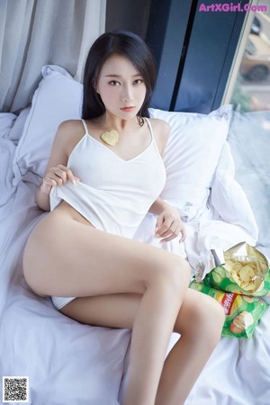 YouMi 尤 蜜 2019-12-01: He Jia Ying (何嘉颖) (28 pictures)