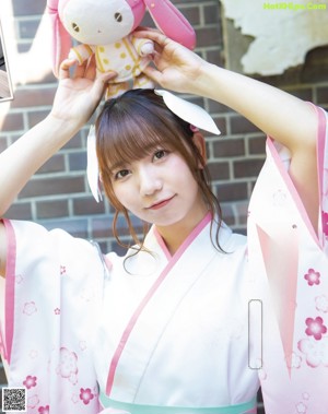 A woman in a kimono is posing for a magazine.